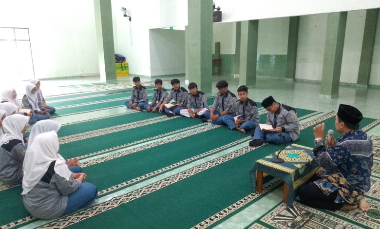 Photo of Sambut Tahun Baru Islam, Siswa MAN 4 Sleman Gelar Tadarus Al-Qur’an di Masjid An-Najah