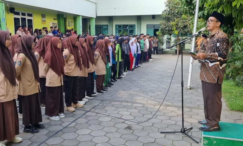 Photo of MAN 4 Sleman Selenggarakan Peringatan Hari Anak Nasional 2025, Bacakan Amanat Gubernur DIY