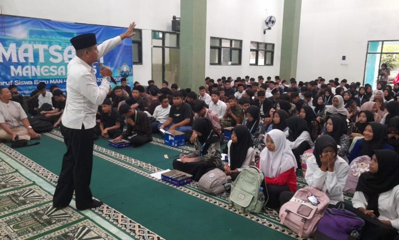 Photo of Bawaslu Sleman Sosialisasikan Pendidikan Pemilih Pemula di MAN 4 Sleman