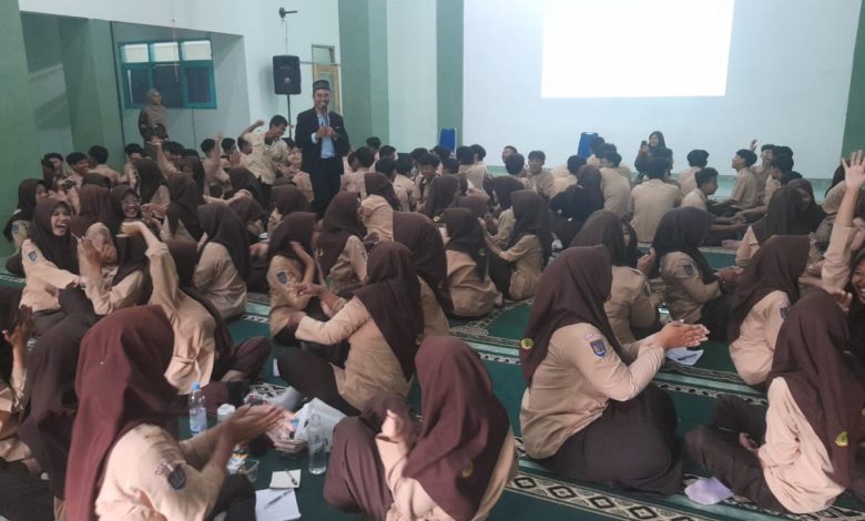 Photo of Menjadi Remaja Optimis untuk Meraih Masa Depan Sukses