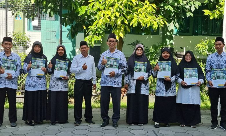 Photo of MAN 4 Sleman Berikan Penghargaan Kepada Guru dan Siswa