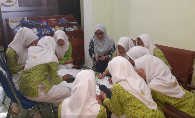 Photo of Antusiasme Murid Kelas XII Konsultasi Studi Lanjut dan Karier