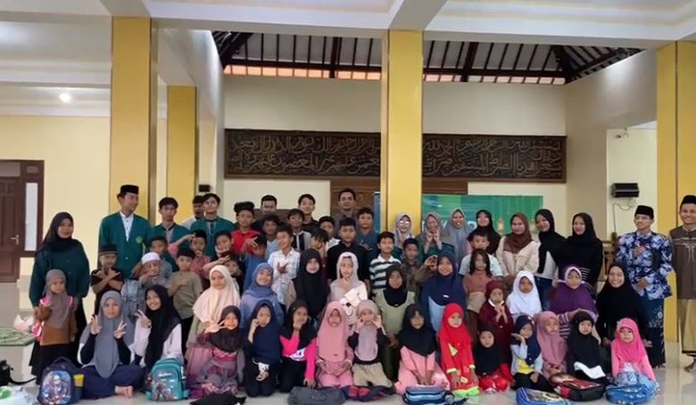 Photo of Bidang Keagamaan OSIS MAN 4 Sleman Sukses Gelar Program Pengabdian