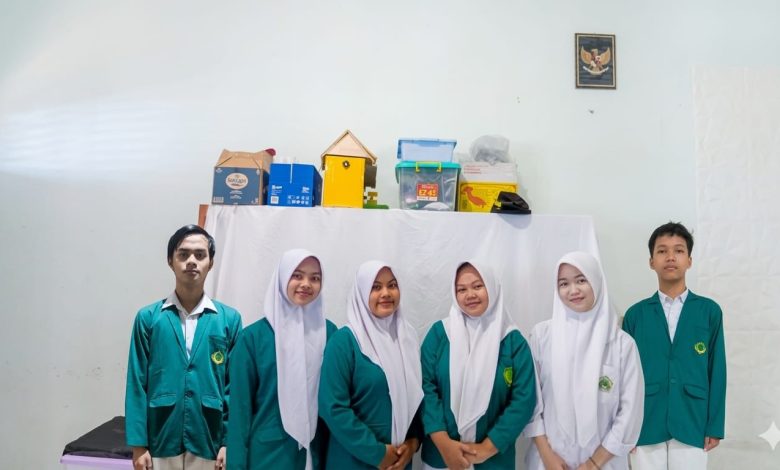 Photo of Siswa MAN 4 Sleman Raih Medali Perak Kompetisi Riset Nasional