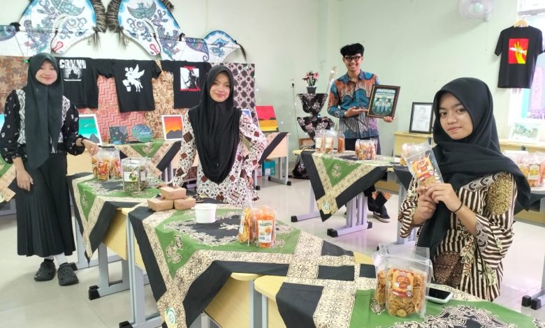 Photo of Menyalakan Kreativitas, MAN 4 Sleman Hadirkan Pameran Karya Siswa yang Inspiratif