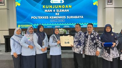 Photo of Mengintip Dunia Perkuliahan, 131 Siswa MAN 4 Sleman Kunjungi Poltekkes Kemenkes Surabaya