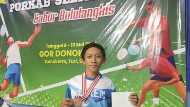 Photo of Ayunan Raket Bagus Nur Cahyo Mengantar pada Prestasi di Porkab 2026