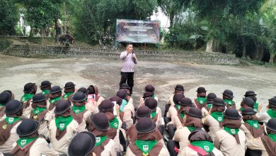 Photo of Tanamkan Karakter Disiplin, Polsek Pakem Beri Pembinaan Peserta Kemah MAN 4 Sleman
