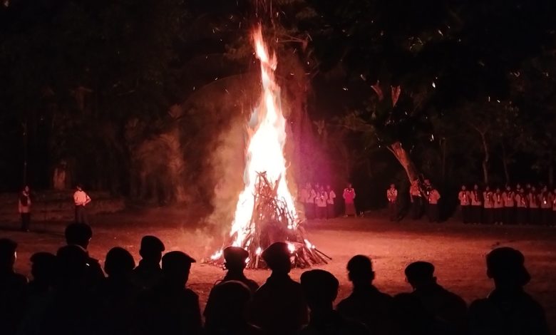 Photo of Api Unggun Perkemahan MAN 4 Sleman Kobarkan Semangat Disiplin dan Kemandirian