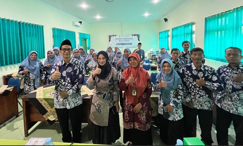 Photo of Upaya Optimal PeLayanan Pendidikan, MAN 4 Sleman Gelar Review Kurikulum