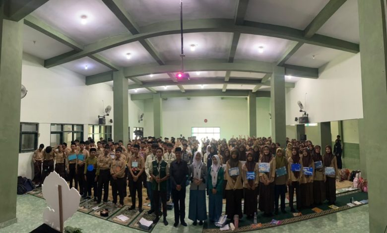 Photo of Generasi Alpha Diajak Melek Politik, Bawaslu Sleman Gelar Edukasi Seru di MAN 4 Sleman