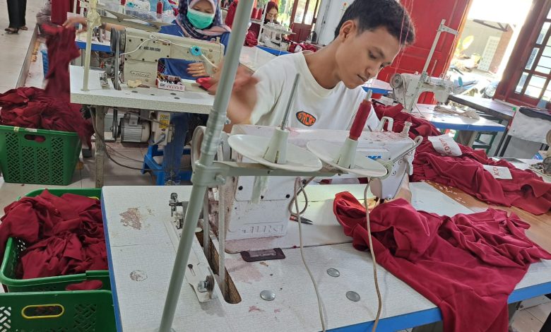 Photo of Bekali Kompetensi Kerja, MAN 4 Sleman Terjunkan 56 Murid Tata Busana dan DKV Ikuti PKL