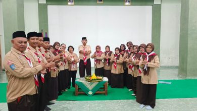 Photo of Malam Renungan Sakral, Puluhan Kepala Sekolah se-Pakem Kembali Ucapkan Janji Pramuka