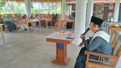 Photo of Pengajian Keluarga Besar MAN 4 Sleman Perkuat Sinergi, Gus Syarif Ajak Jemaah Menjadi Pribadi Sabar dan Bersyukur