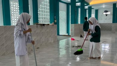 Photo of Geber Mas di MAN 4 Sleman, Warga Madrasah Kompak Bersihkan Masjid An-Najah