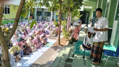 Photo of Ikhtiar Spiritual Hadapi Kekeringan, Warga MAN 4 Sleman Gelar Salat Istisqa’